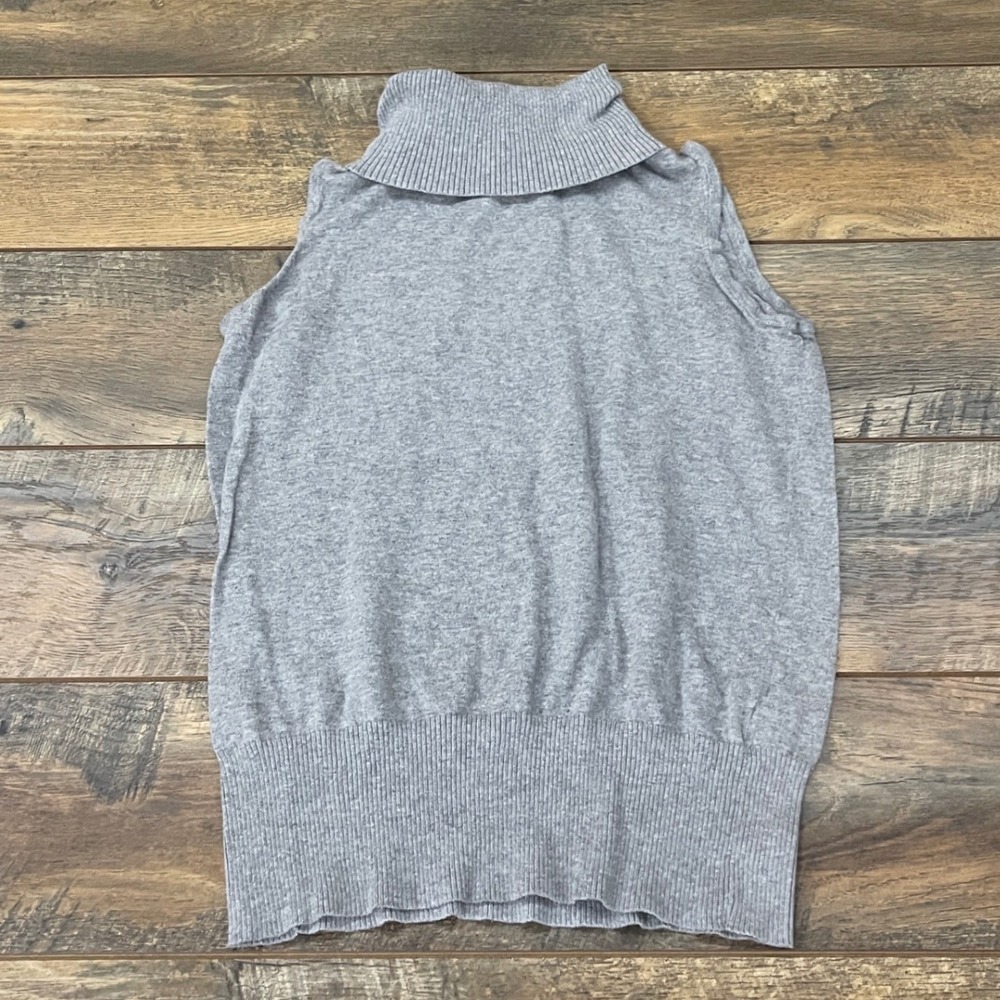 Dressbarn Womens M Gray Sleeveless Turtleneck Knit Sweater Vest Minimal Luxury